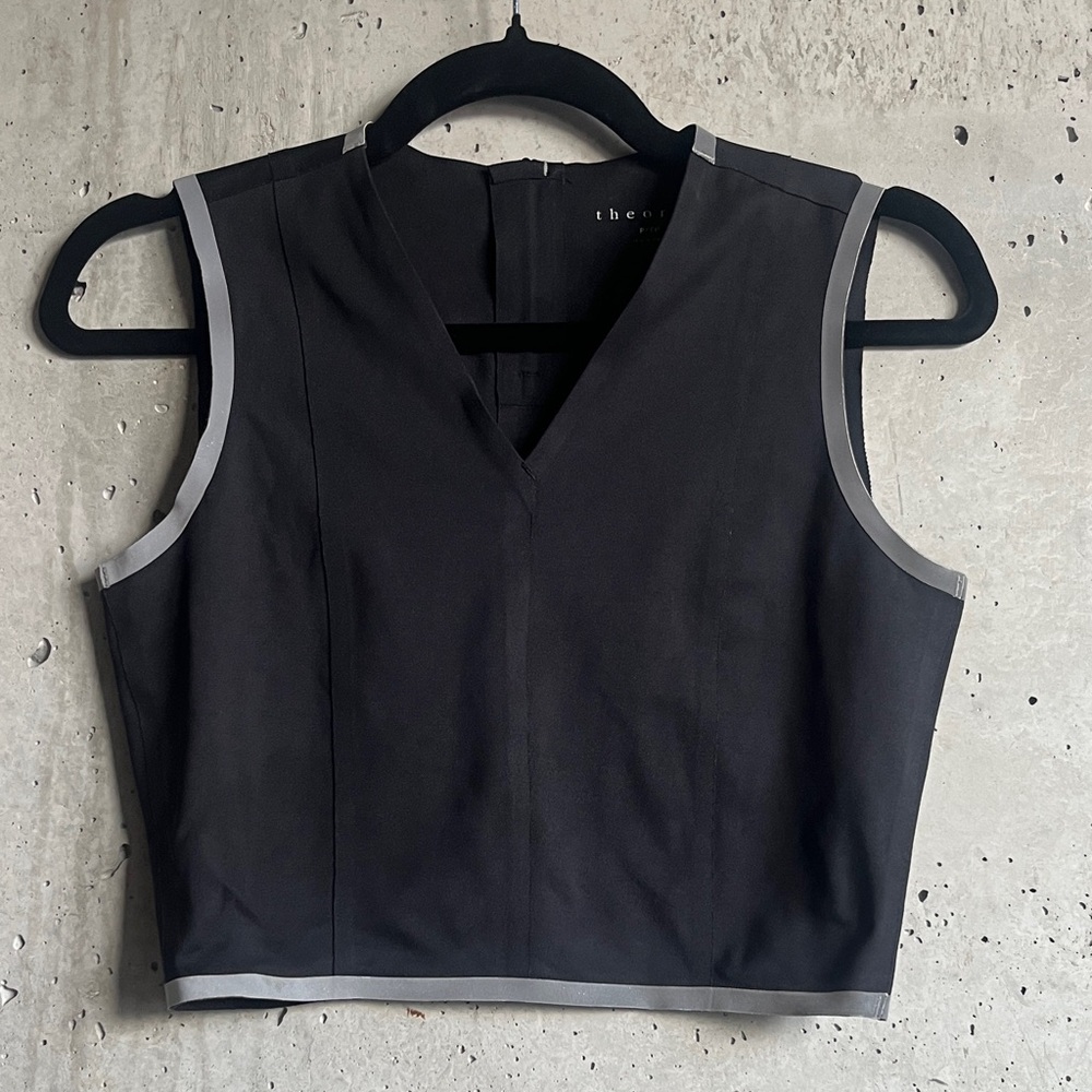 Theory Black and Gray Sleeveless Crop Top